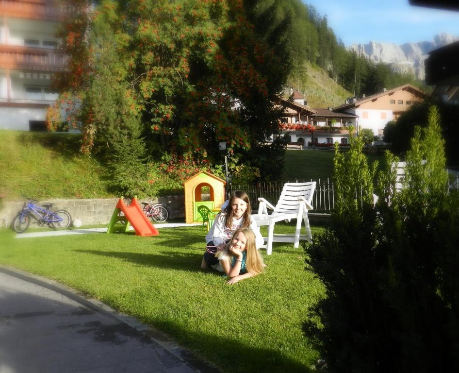 Garni Hotel Mezdi Selva di Val Gardena Exterior photo